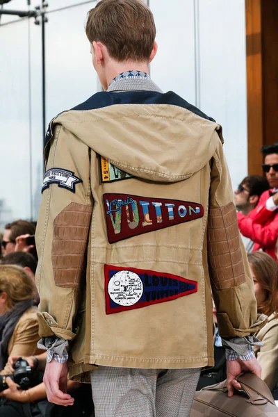 Look 60